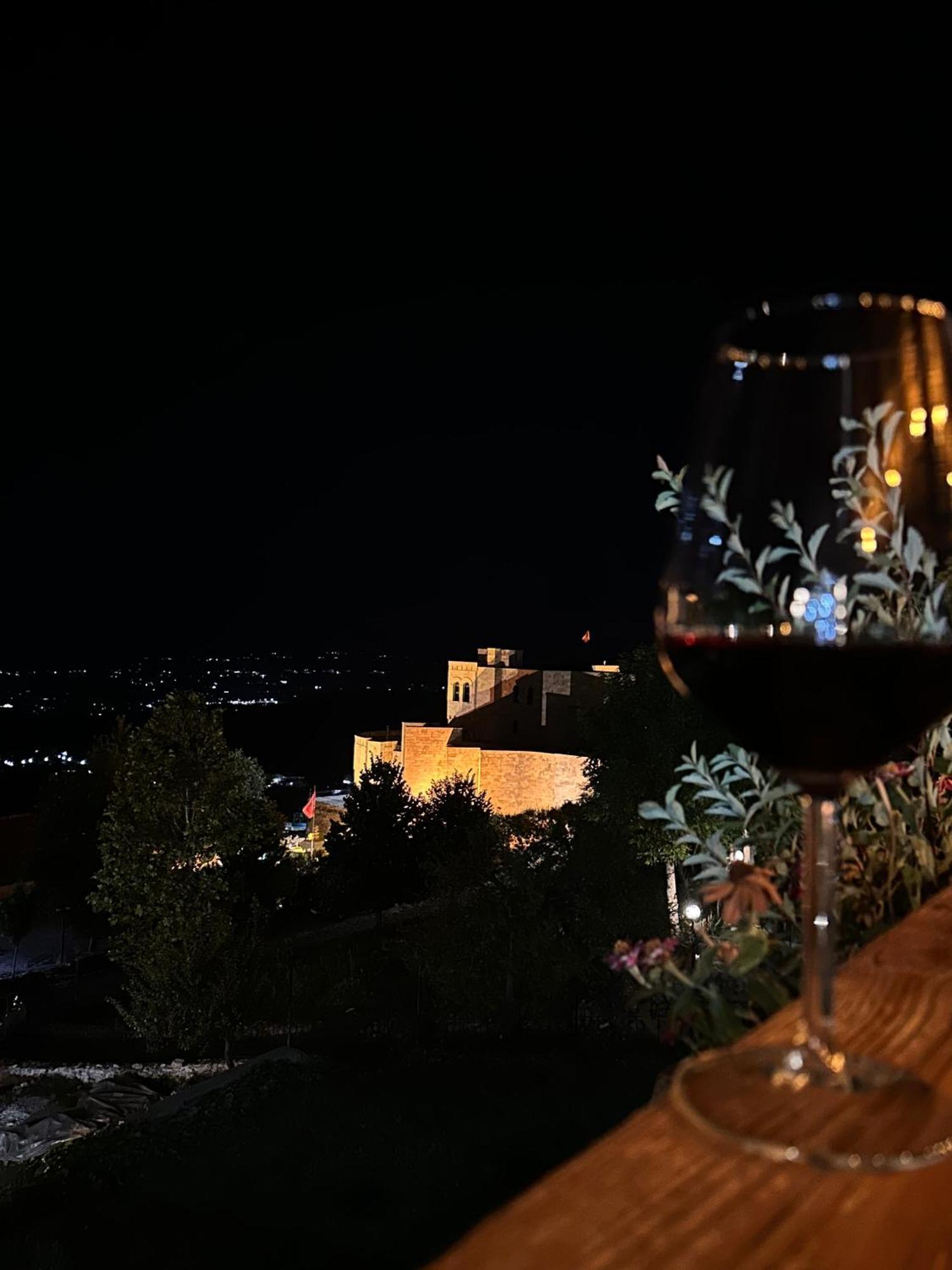 Panzió Merlika -inside The Castle- Kruja