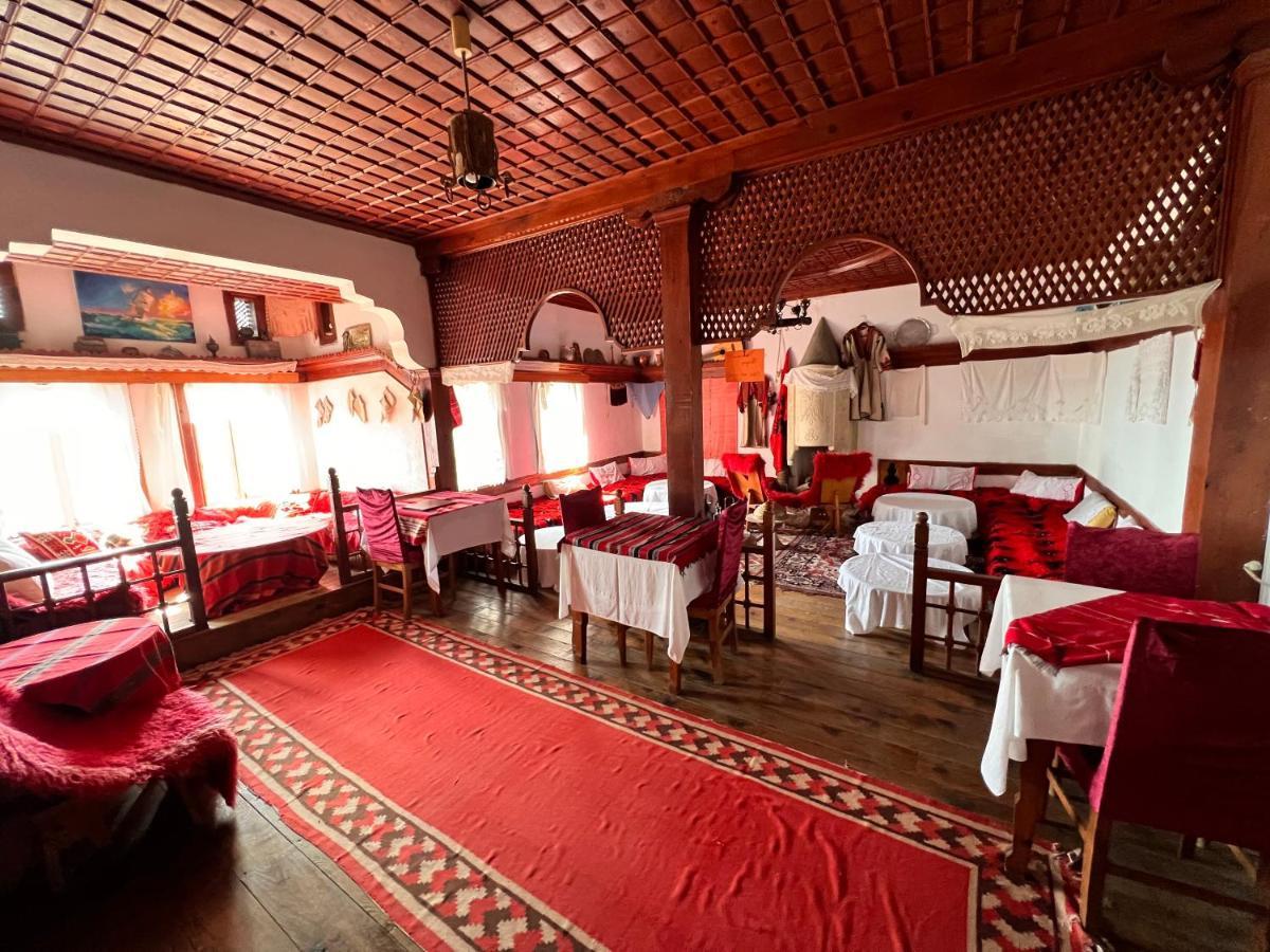 Merlika -inside The Castle- Bed & Breakfast Krujë