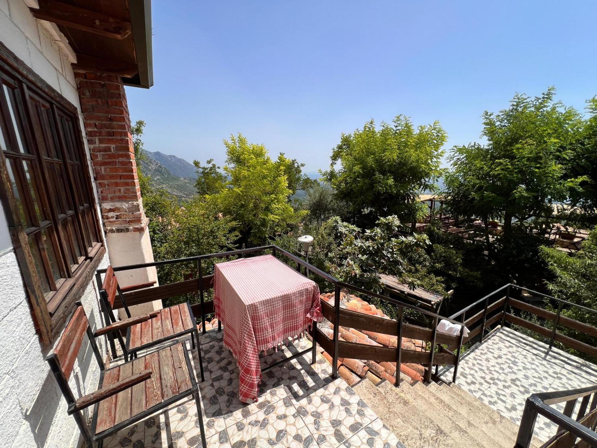 Merlika -inside The Castle- Bed & Breakfast